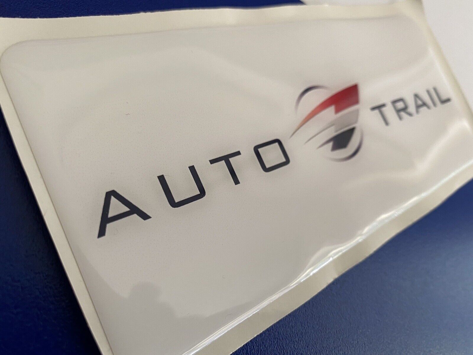 Auto Trail Sticker AUTOTRAIL CARAVAN MOTORHOME BADGE DOMED RESIN X1 WHITE HIDE DENT ...